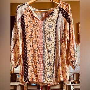BEAUTIFUL RENEE TOP, Sz L! Excellent NEW condition! So So CUTE🌻🌻🌻🌻